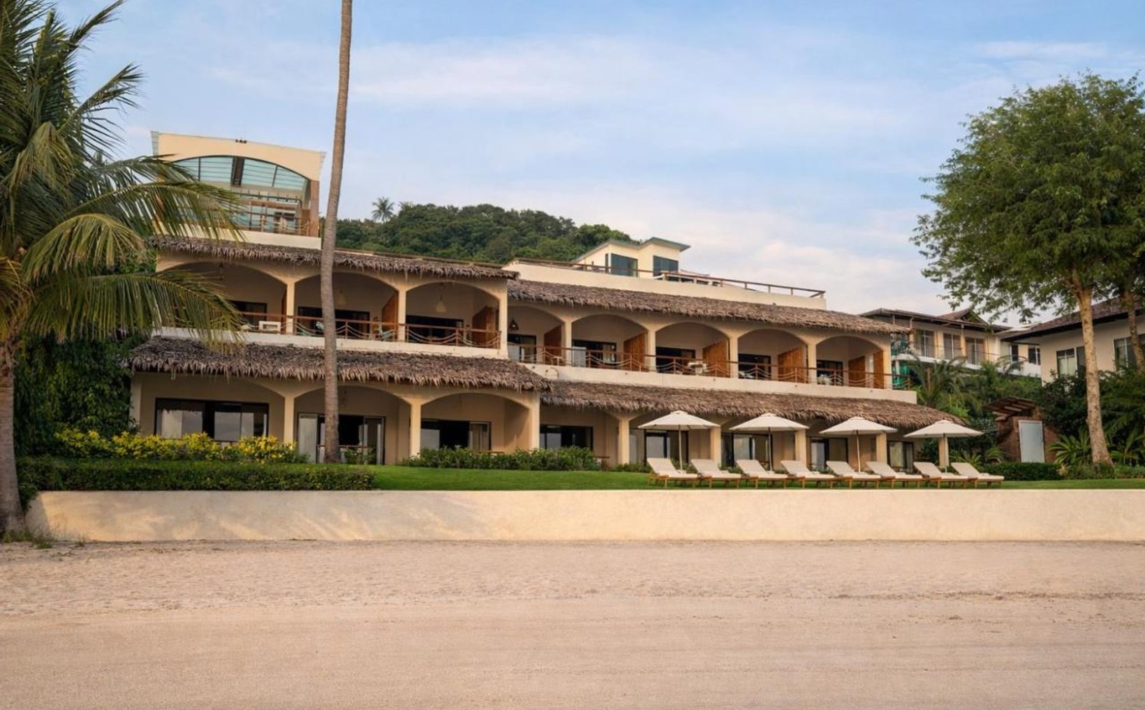 Baan Jai Dee Beach Front Hotel